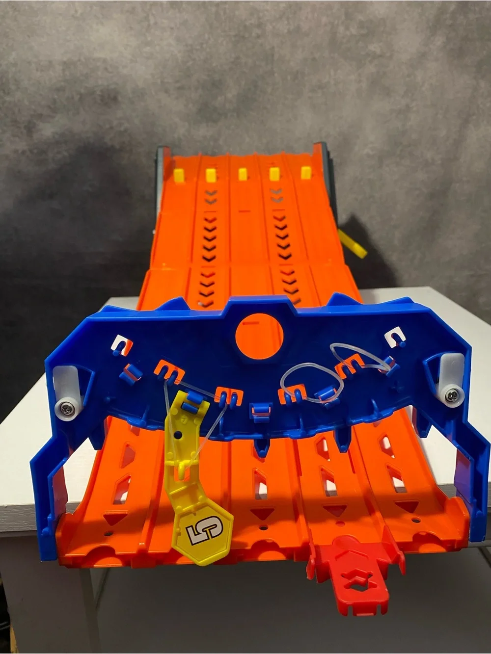 Hot Wheels Track Builder Unlimited Roll Out 8-Lane Raceway Set Playset GYX11